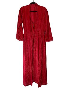 Fantastic Saks Fifth Avenue Red Lace-Trimmed Satin Nightgown & Robe